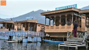 Houseboat Stay